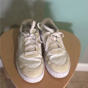 Kids size 3.5 Cream Sneakers